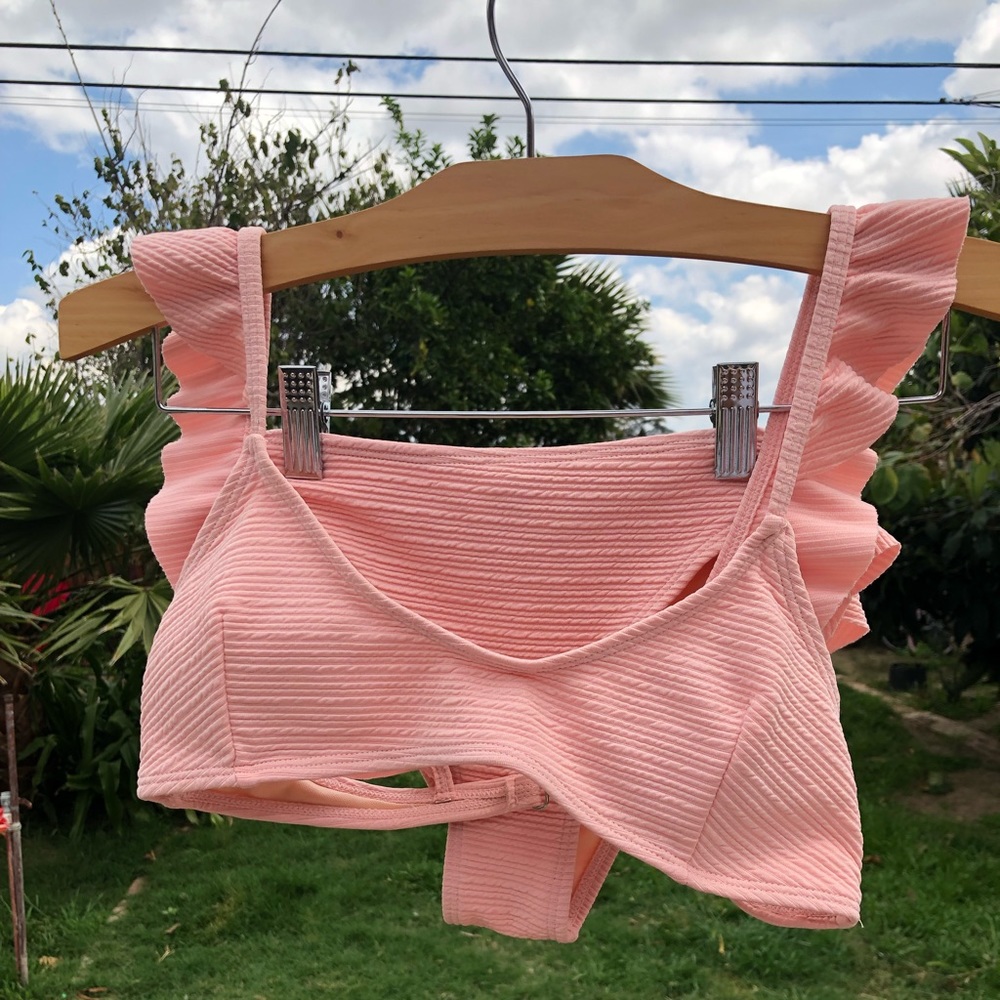 Pink ruffled bikini set 💕